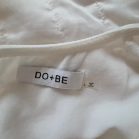 Do + Be White Blouse Bell Sleeves, Button Keyhole Closure in back, textured sz L - Picture 3 of 10